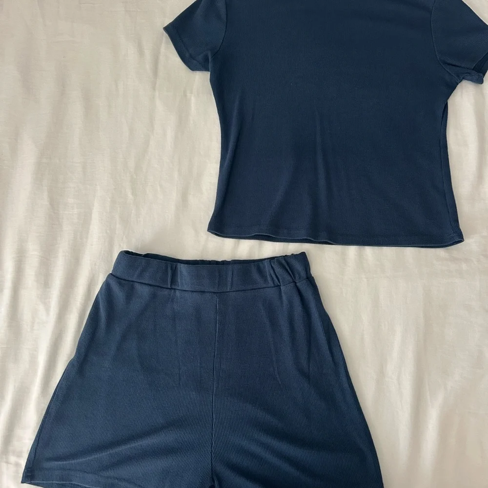 Navy Blue Ribbed Shorts Set - Picture 2 of 3